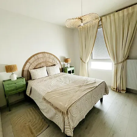 Villa Charming House With Garden